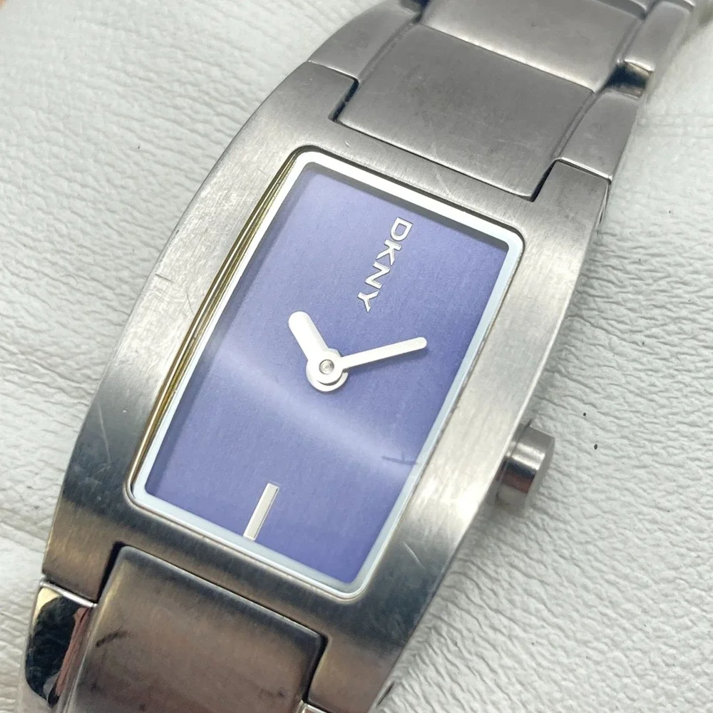 DKNY Women's Watch 17mm Brushed Silver Tone Blue Dial WR New Battery SMALL 6